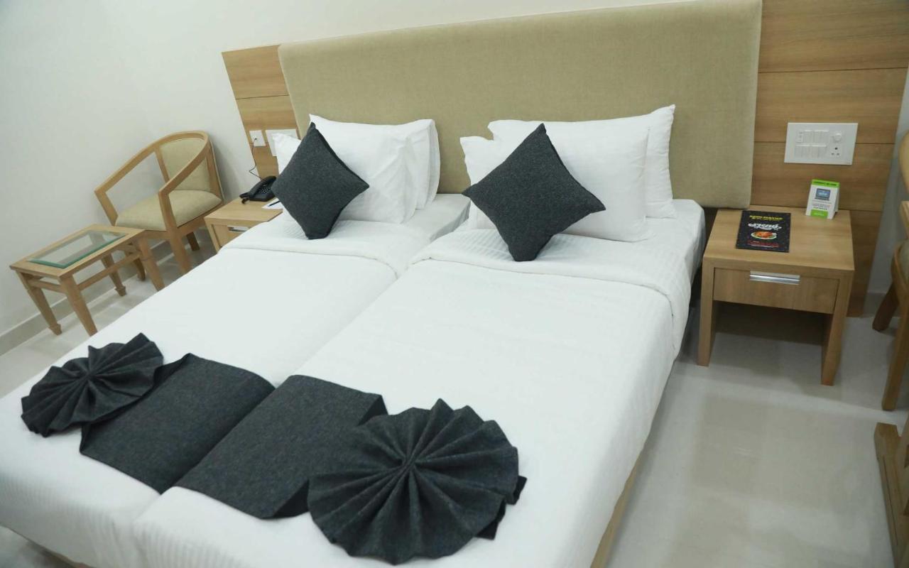 Hotel Anjali Park Kottajam Kültér fotó