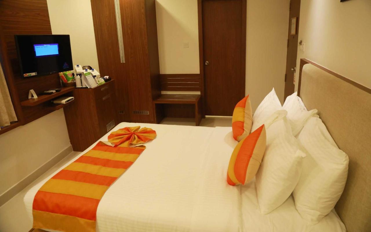 Hotel Anjali Park Kottajam Kültér fotó