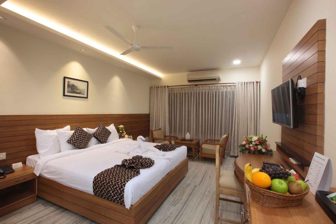Hotel Anjali Park Kottajam Kültér fotó