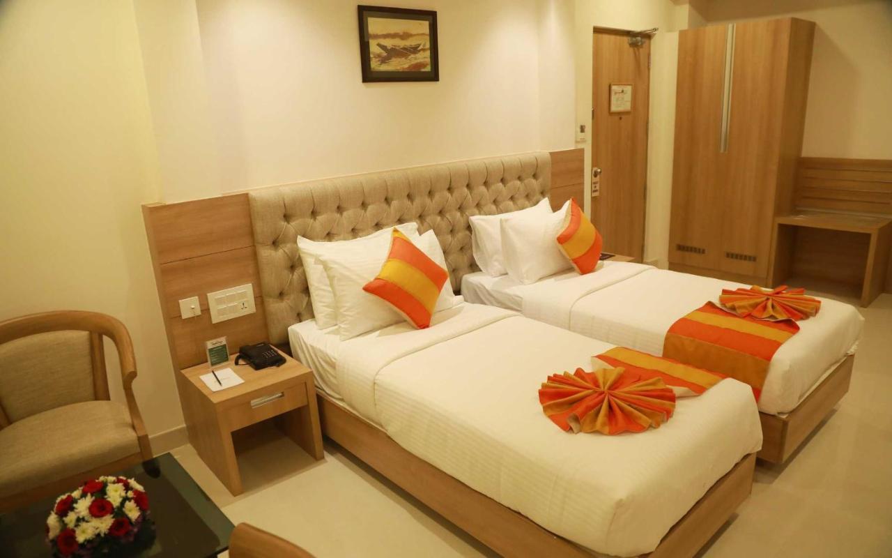 Hotel Anjali Park Kottajam Kültér fotó