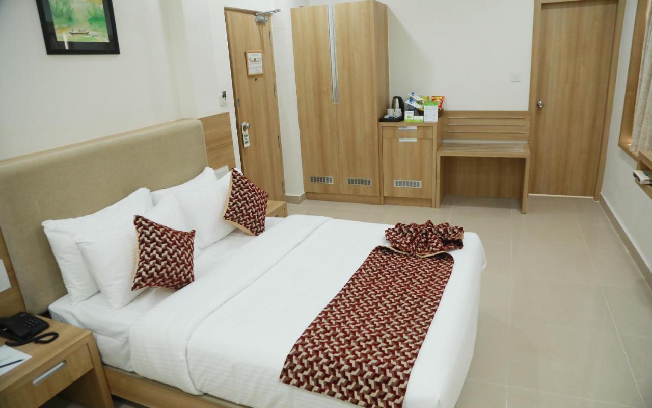 Hotel Anjali Park Kottajam Kültér fotó