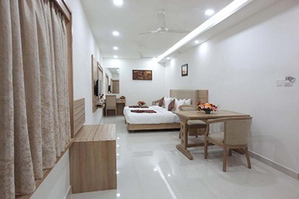 Hotel Anjali Park Kottajam Kültér fotó