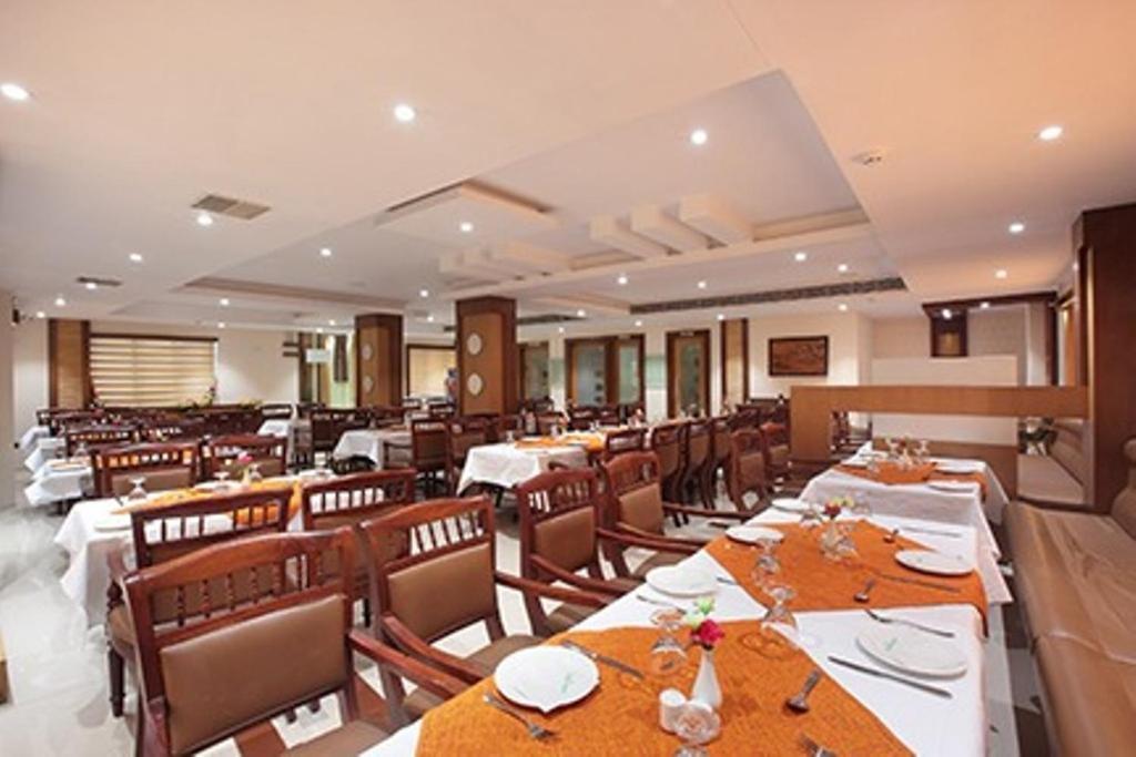 Hotel Anjali Park Kottajam Kültér fotó